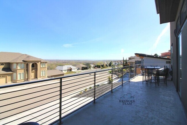 Building Photo - 425 Riverwood St