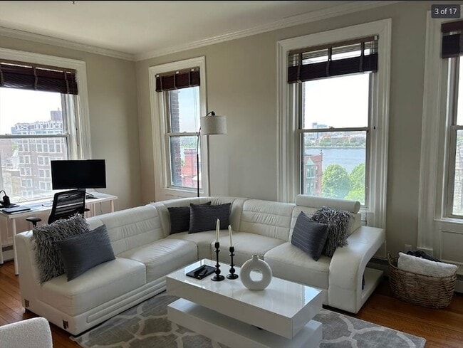 Building Photo - 483 Beacon St