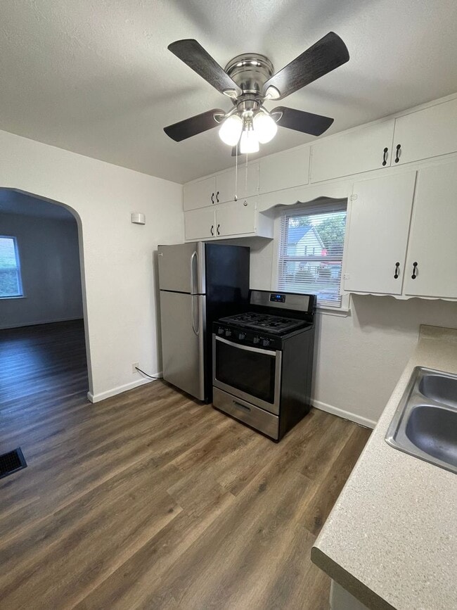 Foto del edificio - Beautiful Remodeled 3-Bedroom, 1-Bathroom ...
