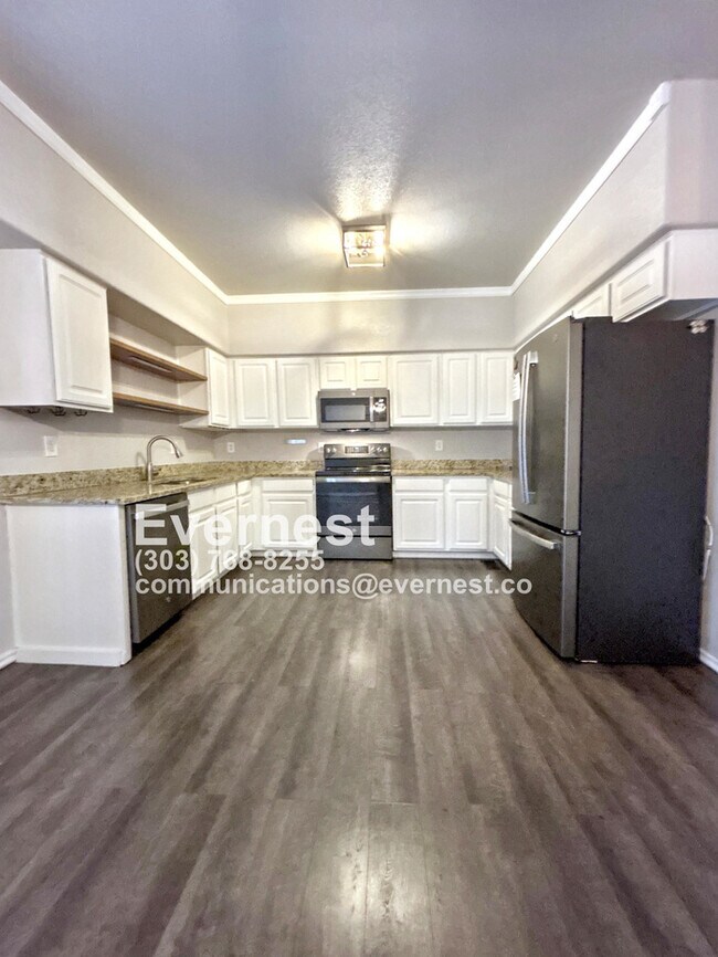 Building Photo - Modern 2-Bedroom Townhome with Full Applia...