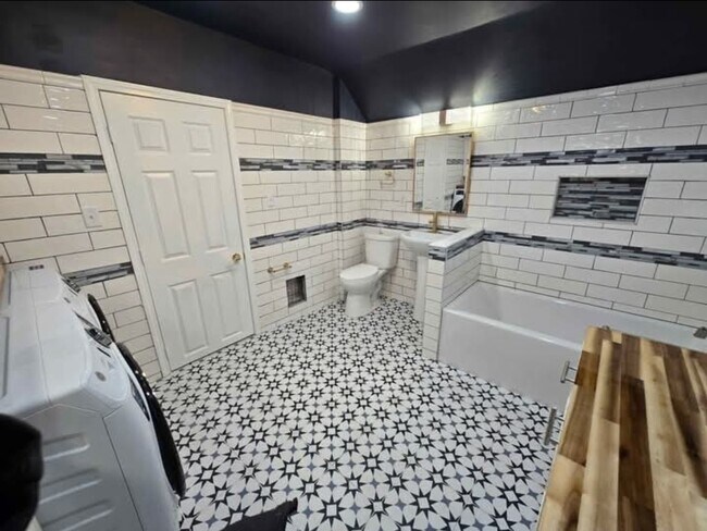 Foto del edificio - 940 N Prairie St