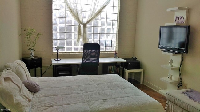 Foto del edificio - 808 W 44th St