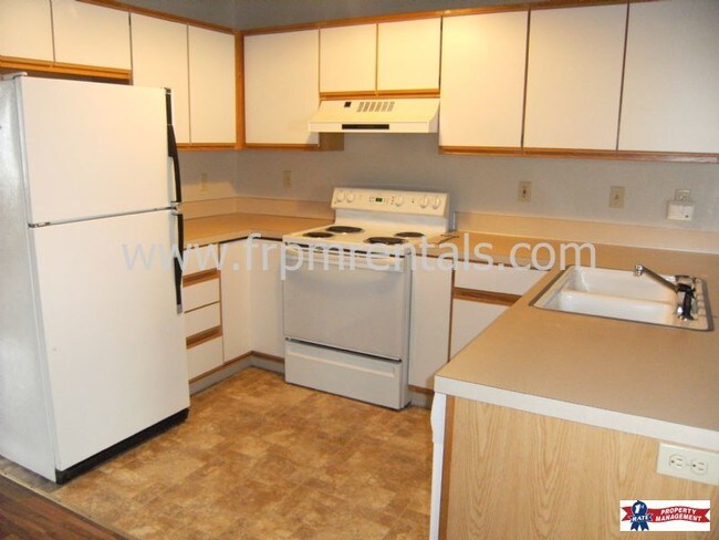 Building Photo - 2833 S Shoshone St