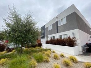 Building Photo - 625 N Mariposa Ave