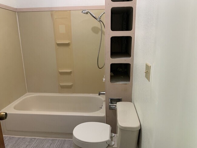 Building Photo - Studio apartment in Pleasant Valley - rent includes water/sewer/garbage