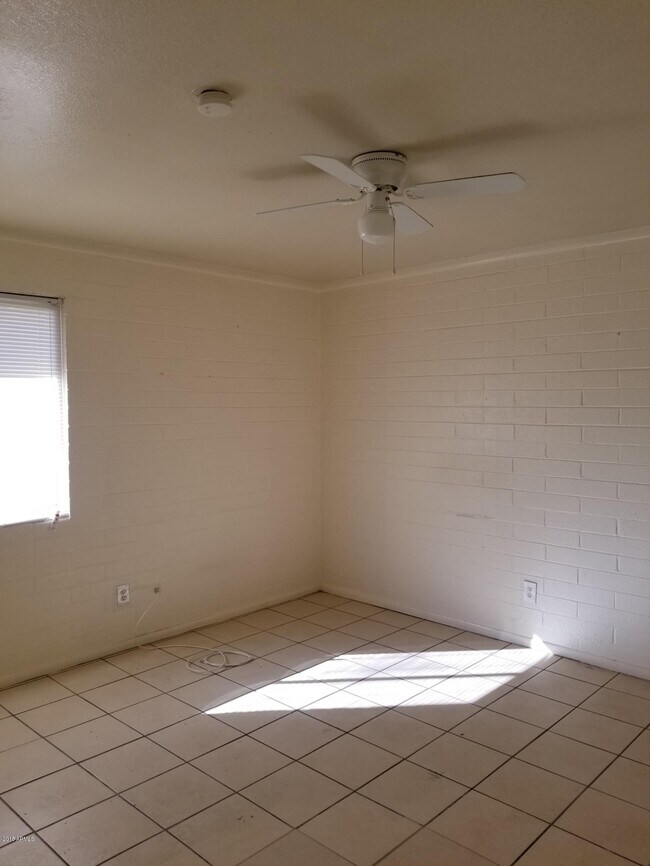 Foto del edificio - 5936 W Crestwood Way