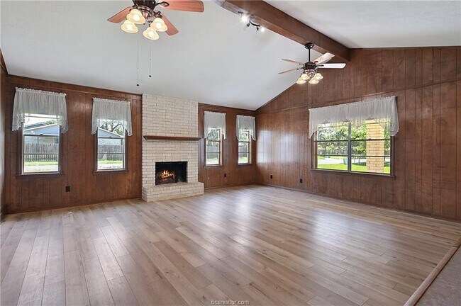 Building Photo - 2500 Southwood Dr