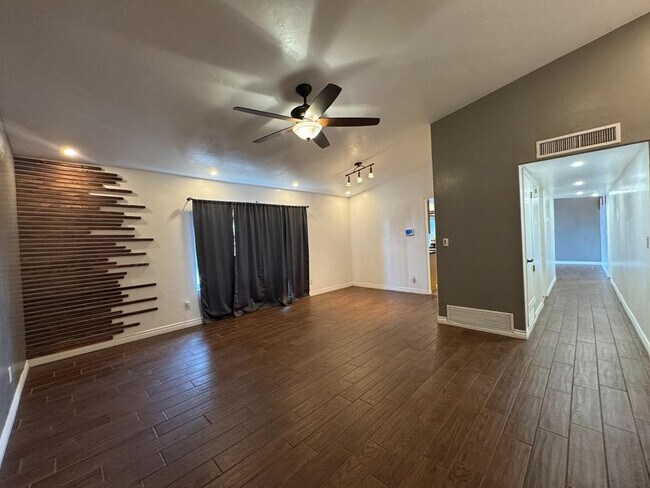 Foto del edificio - 1016 E Cottonwood Dr