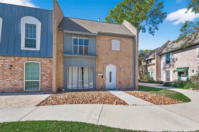 Foto del edificio - 10738 Briar Forest Dr