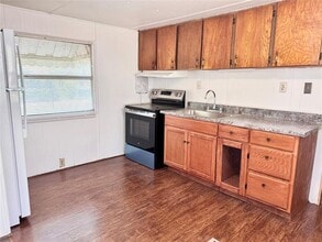 Building Photo - 6712 Oak Crest Dr E