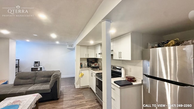 Building Photo - 3278 Wilmar Cres