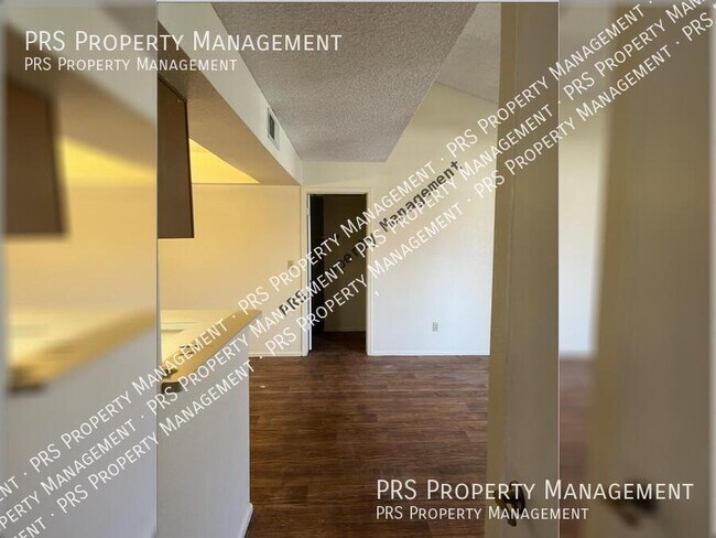 Foto del edificio - 10610 S 48th St