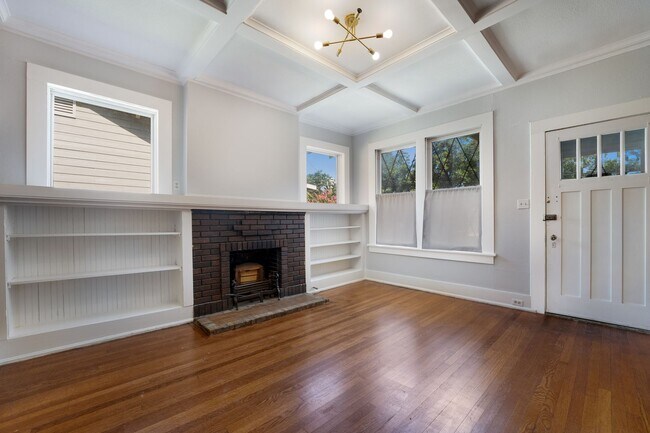 Building Photo - Cool Craftsman 2/1 in the Heart of SA