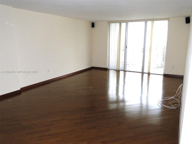 Foto del edificio - 2801 NE 183rd St