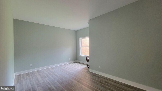 Building Photo - 275 Yardley Ave