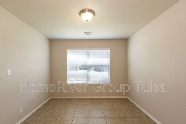 Foto del edificio - 10712 N 152nd E Ave.
