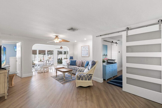 Building Photo - 685 N Barfield Dr