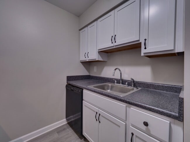 Building Photo - Highland Club Apartments