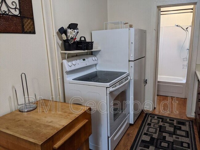 Foto del edificio - 6143 Ivanhoe St