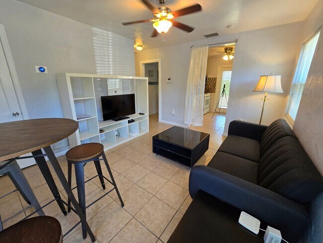 Foto del edificio - 1148 Highland St