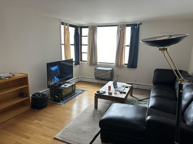Foto del edificio - 6325 N Sheridan Rd