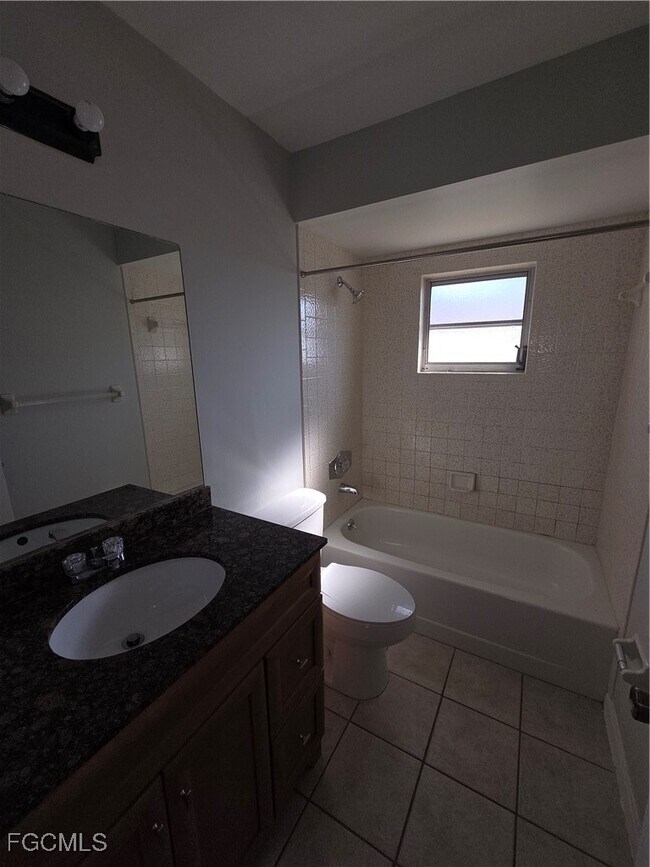 Building Photo - 103 SE 23rd Pl