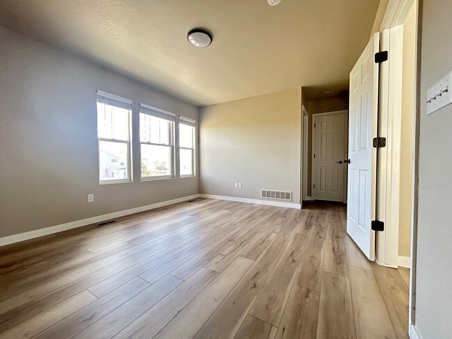 Building Photo - 7394 Russell Circle