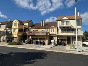 Building Photo - 25 Beacon Ln