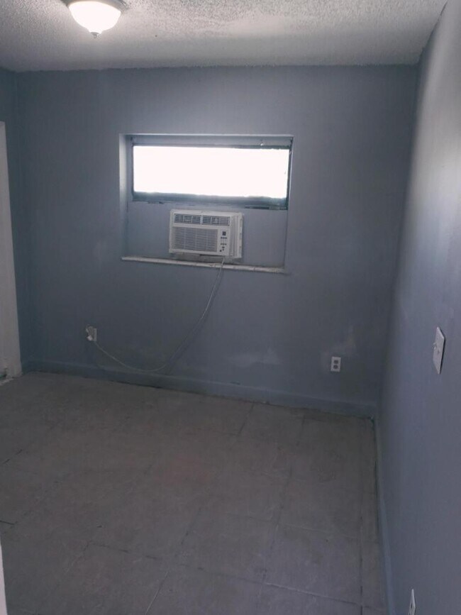 Building Photo - 2398 NW 33rd St