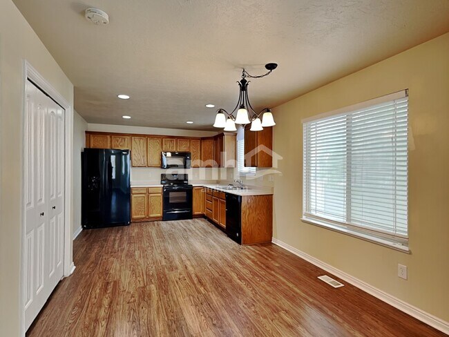 Building Photo - 4808 Addison Ave