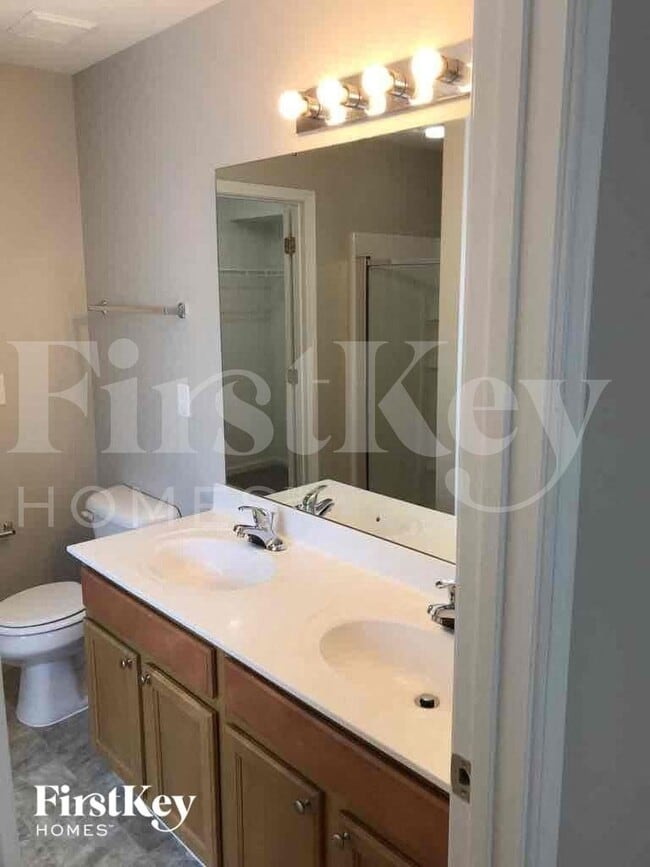 Foto del edificio - 7301 Hidden Creek Dr