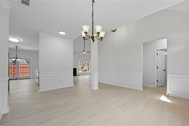 Building Photo - 4000 River Green Pkwy