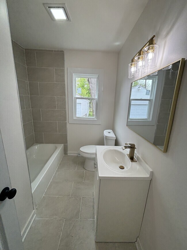 Foto del edificio - 621 W 44th Pl