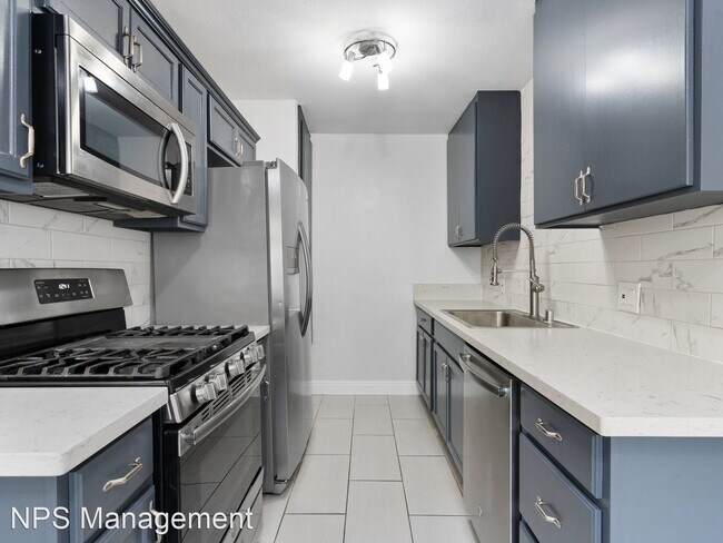 Foto del edificio - 1 br, 1 bath Apartment - 10227 S. 10th Ave...