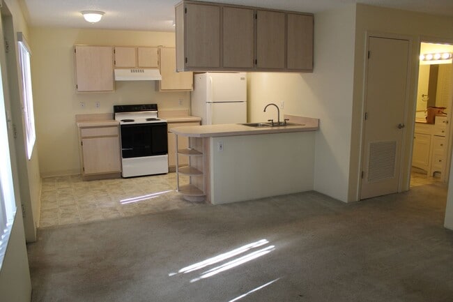 Building Photo - 2 bedroom/2 bath Condo!