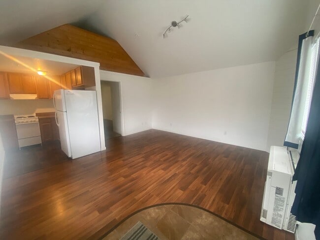 Building Photo - Perfect Space To Call Home! 1 Bed/1 Bath i...
