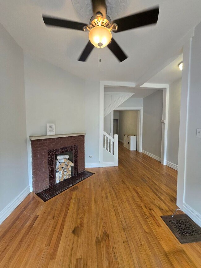 Foto del edificio - 4104 S Lake Park Ave