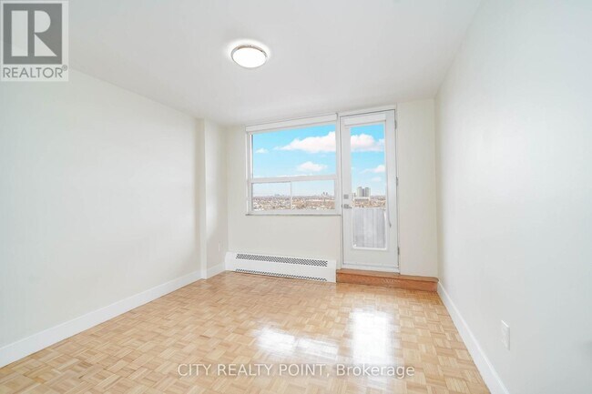 Photo du bâtiment - 666 Spadina Ave.