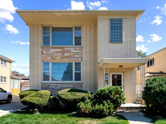 Building Photo - 735 N Northwest Hwy