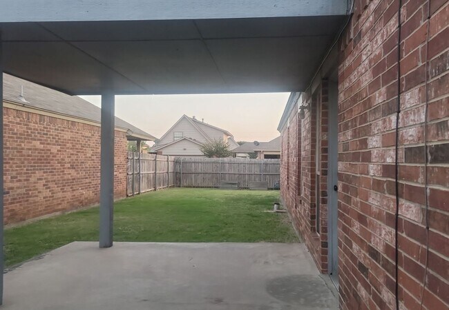 Building Photo - Available Now!  Moore very near Southmoore...