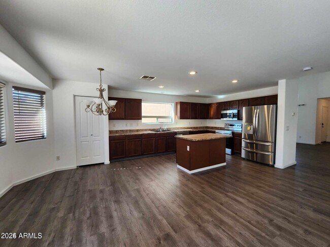 Foto del edificio - 42065 W Hillman Dr