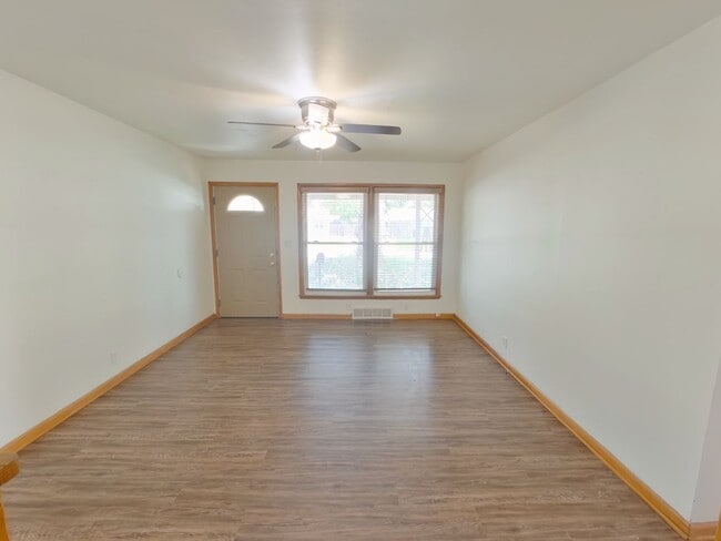 Building Photo - 3541 S Southwood Dr