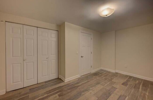 Dormitorio - 6116 S Evans Ave