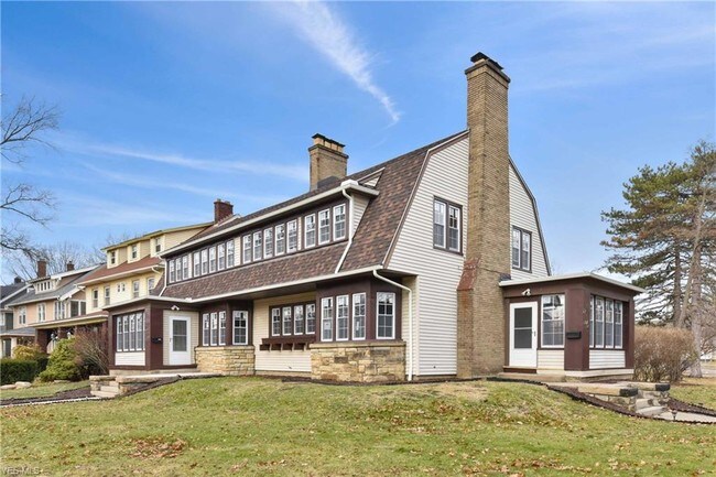 Building Photo - 2929 Meadowbrook Blvd