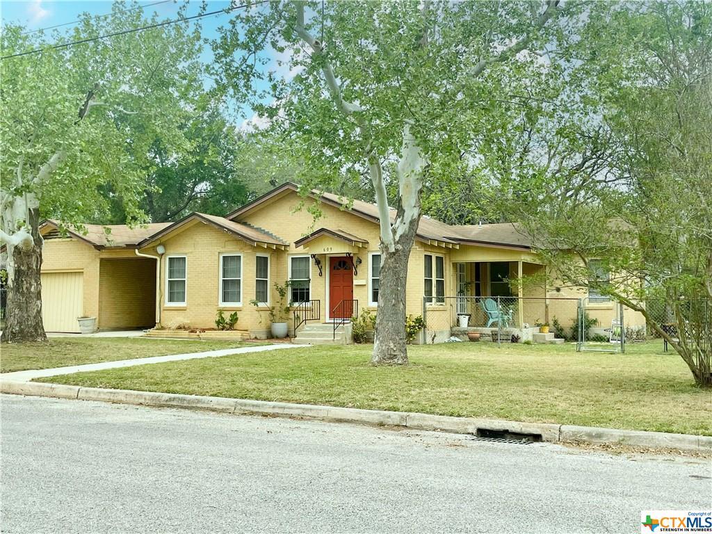 Primary Photo - 609 S Pecan Ave
