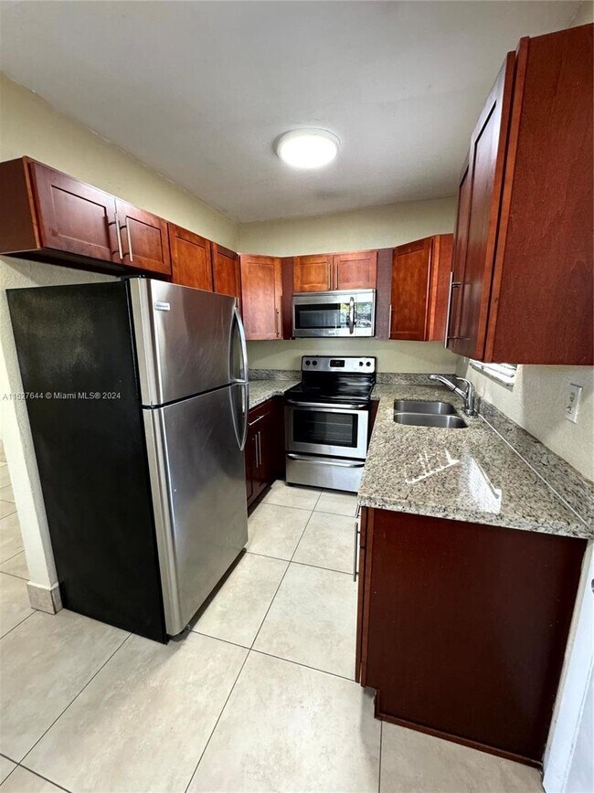 Foto del edificio - 15741 NE 15th Pl