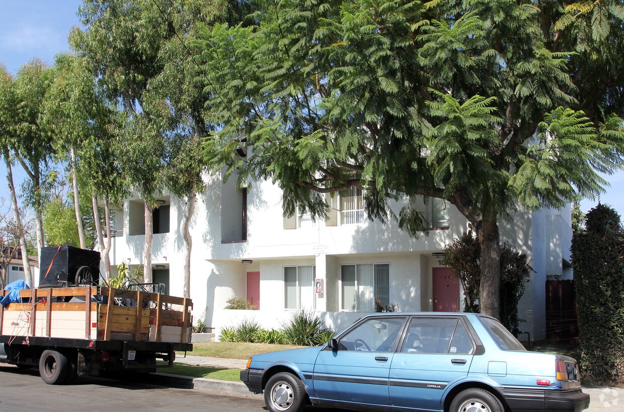 Building Photo - La Hacienda II