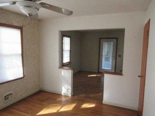 Building Photo - 107 E Houghton St