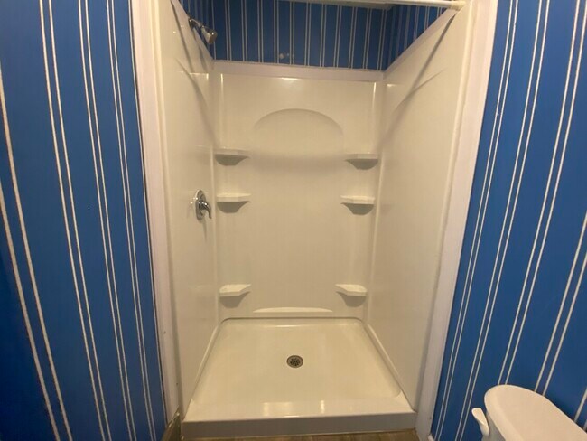 Shower - 329 N Riverfront Dr