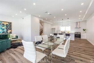 Building Photo - 5655 Hazeltine Ave